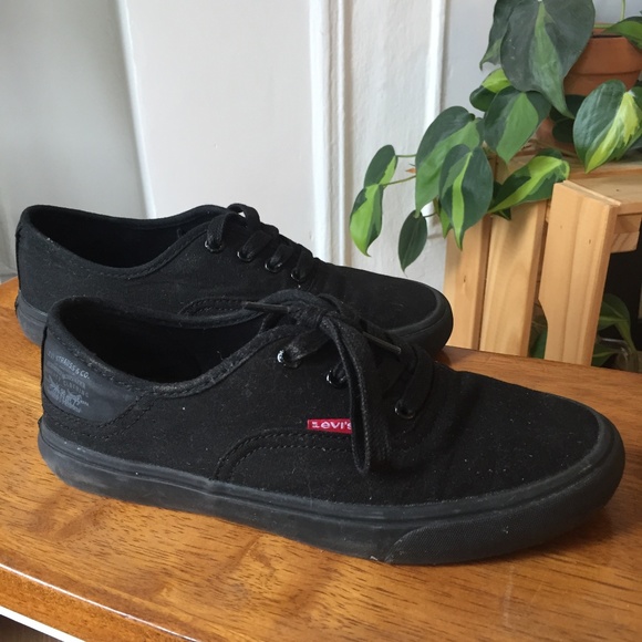 levi low top shoes
